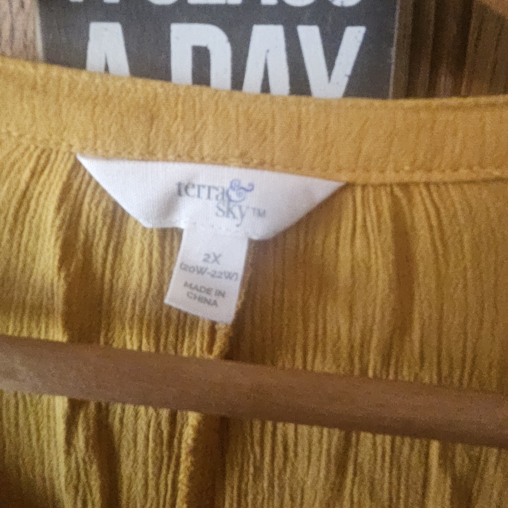Mustard color Top. Long sleeve Terra & Sky 2X 20~22 - Picture 2 of 3